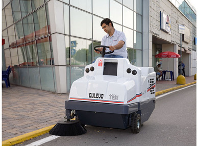 道路寶Dulevo 1100Futura駕駛式掃地機